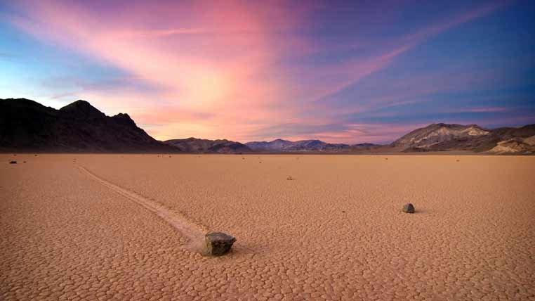 Pietrele mișcătoare din Valea Morții. Primele explicații științifice pentru un mister de secole