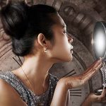 Mituri despre oglindă, tradiții și superstiții. Ce se întâmplă dacă spargi o oglindă?