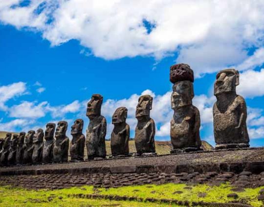 Misterul statuilor megalitice de pe Insula Paștelui. Cine a fost Dumnezeul alb?