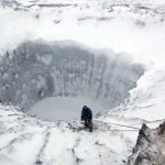 Fenomen inexplicabil! În Siberia şi Antarctica au apărut cratere gigantice