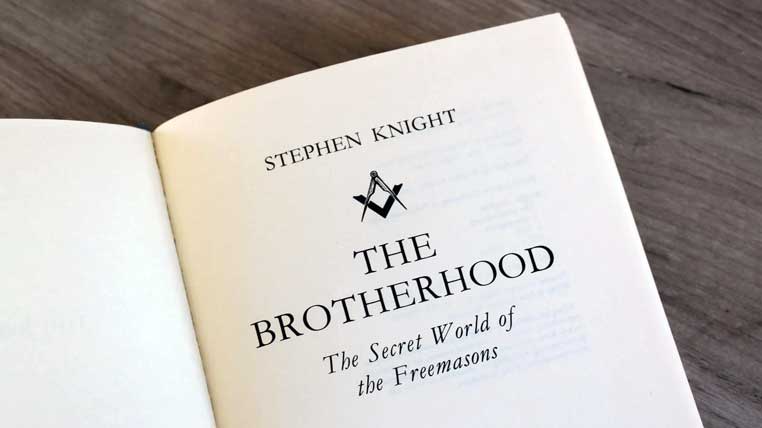 Controversata carte a lui Stephen Knight