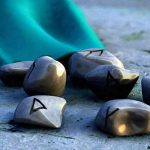 Semnificațiile secrete ale runelor și cum să utilizați runele pentru divinație